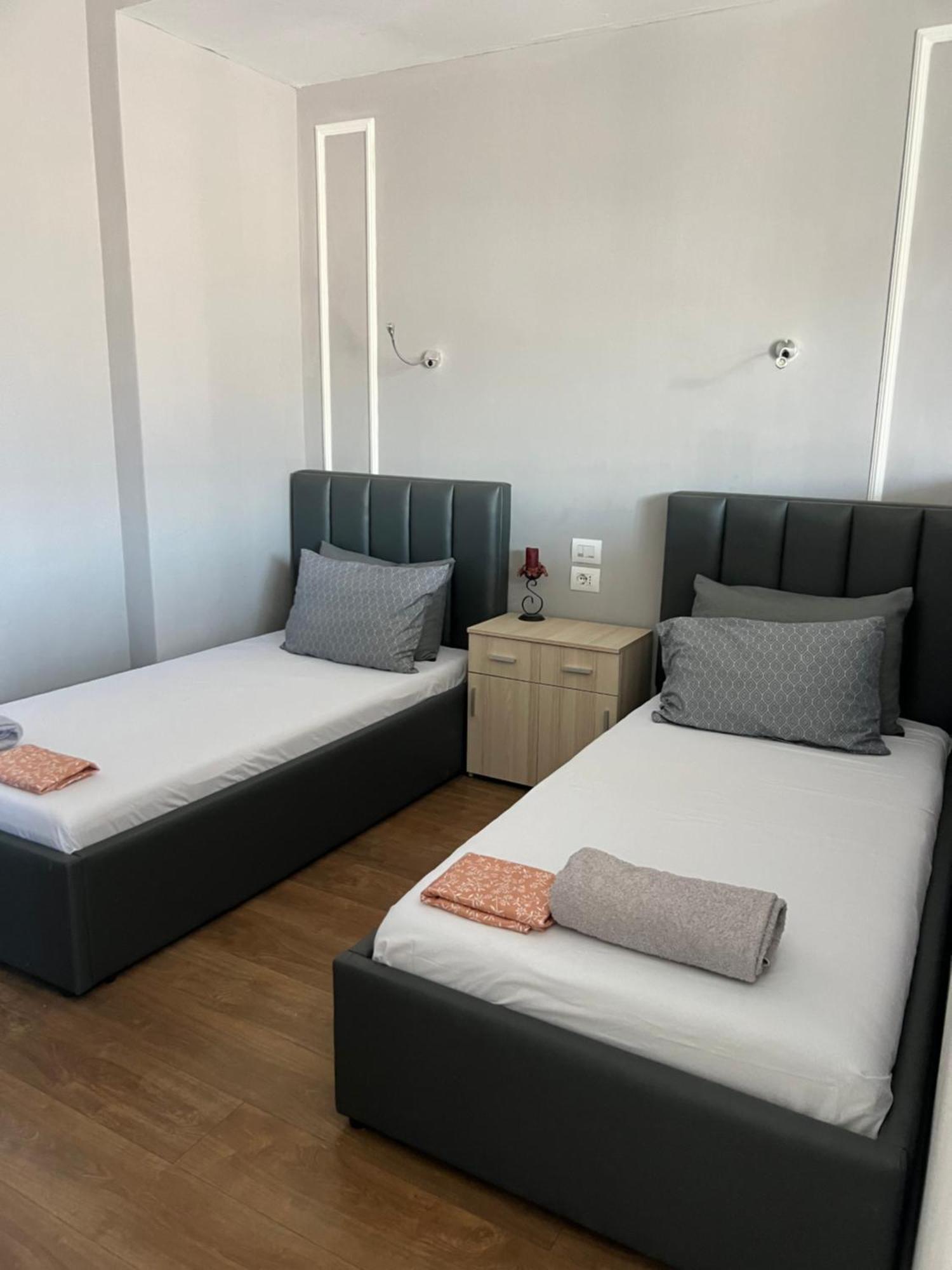 City Centre Rooms 4R Shkoder Bagian luar foto