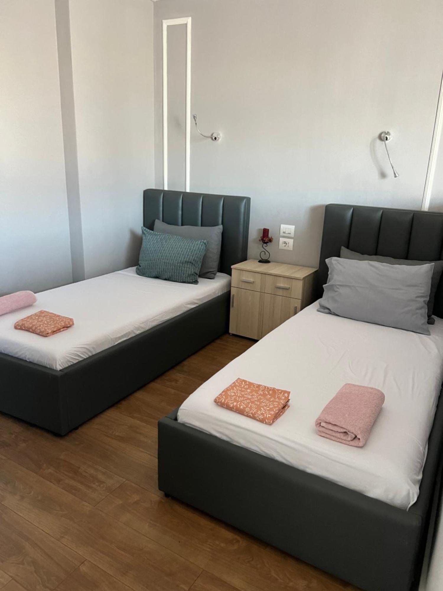 City Centre Rooms 4R Shkoder Bagian luar foto