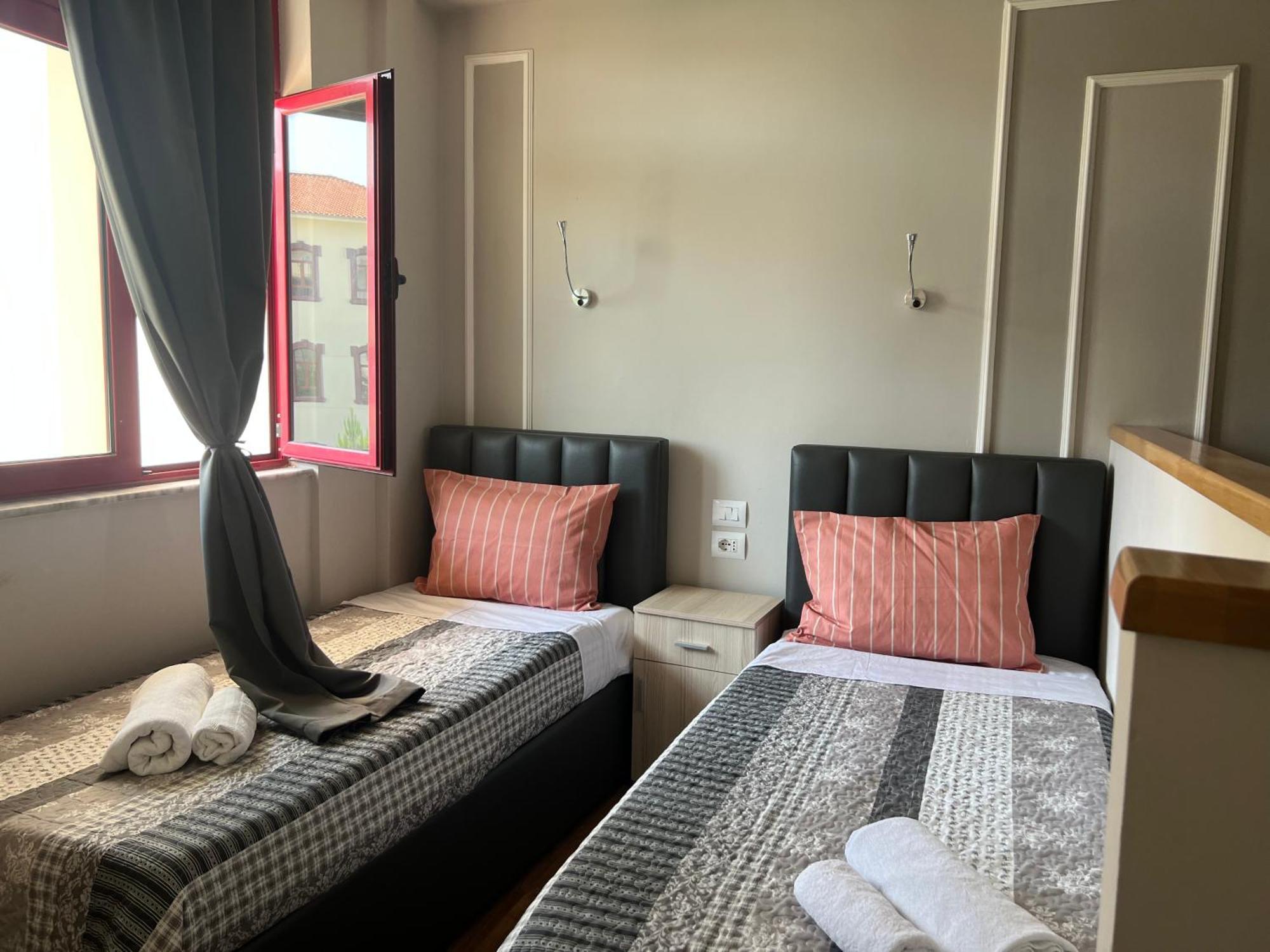 City Centre Rooms 4R Shkoder Bagian luar foto