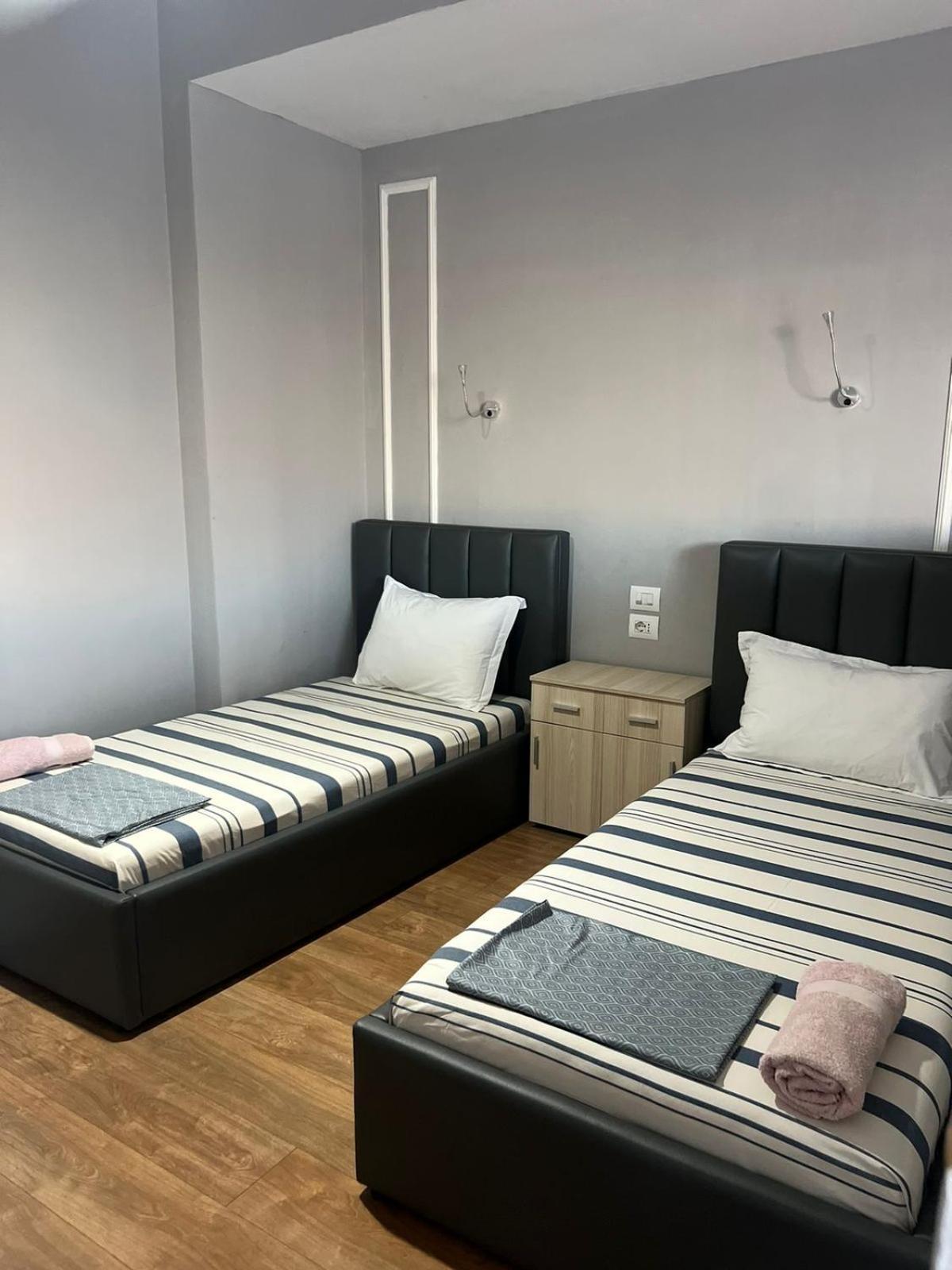 City Centre Rooms 4R Shkoder Bagian luar foto